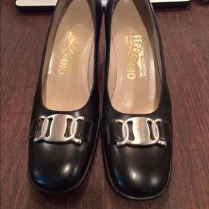 Black Salvatore ferragamo pumps